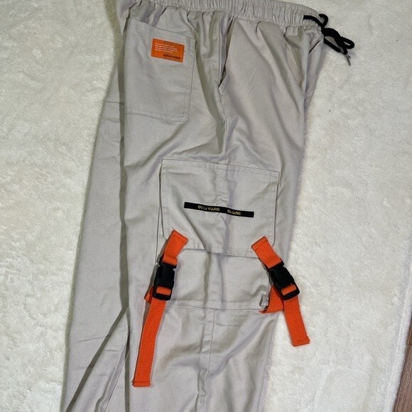 Guys/ Unisex Patched Pocket Buckle Detail Cargo Pants - Picture 9 of 9